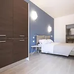 Oda ve Kahvaltı Massimo 4*